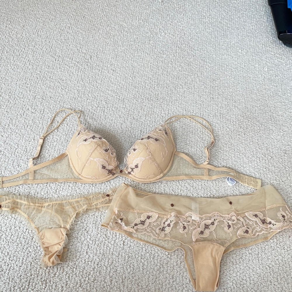 La Perla Nude Bras and 2-Panty Set